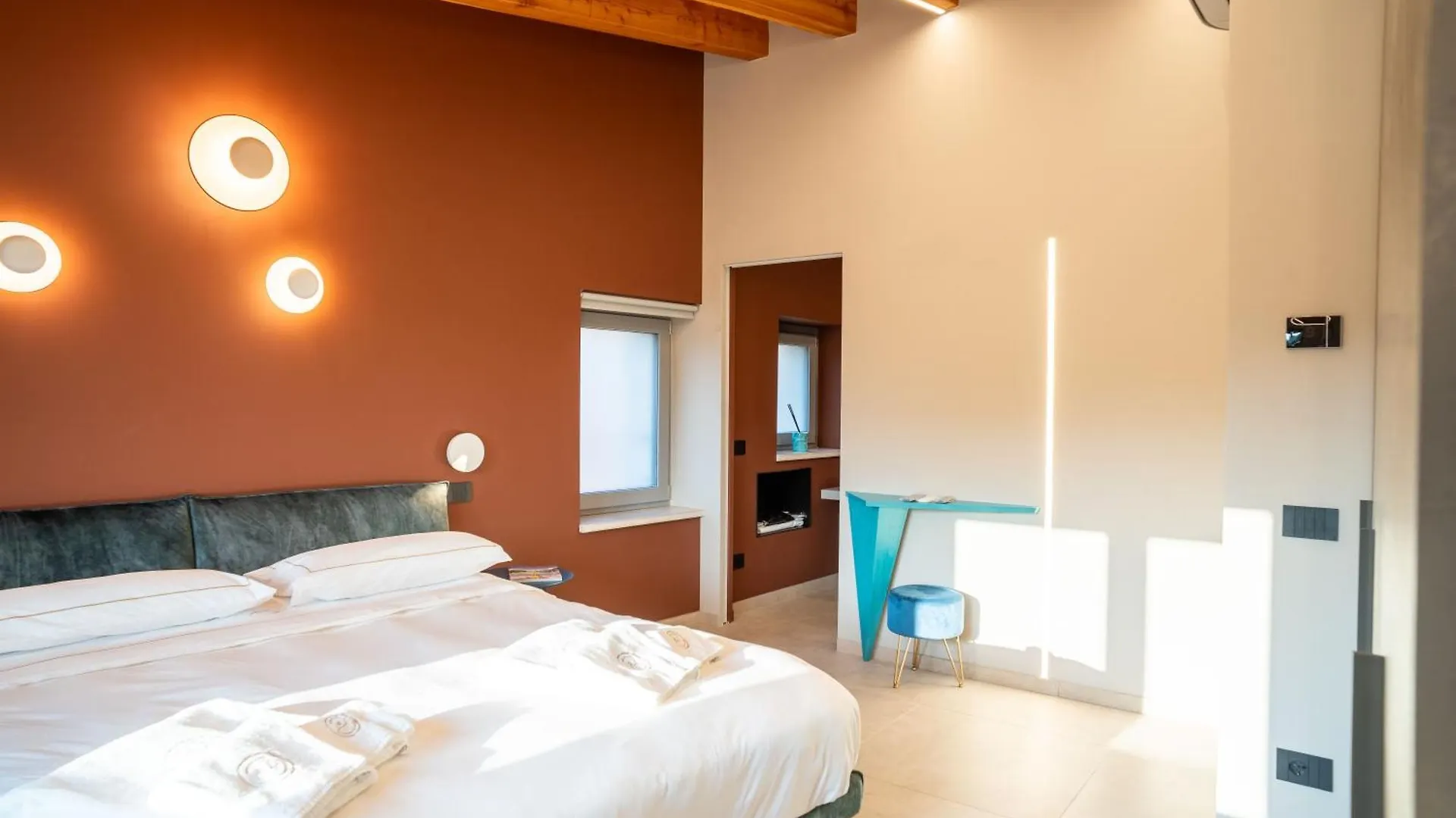 Borgoluna Luxury Holiday House San Felice del Benaco 0*,  Italy