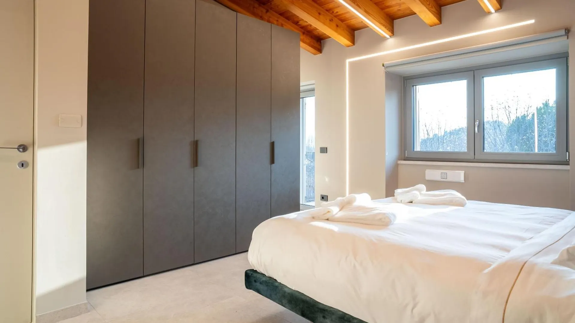Borgoluna Luxury Holiday House San Felice del Benaco Guest house
