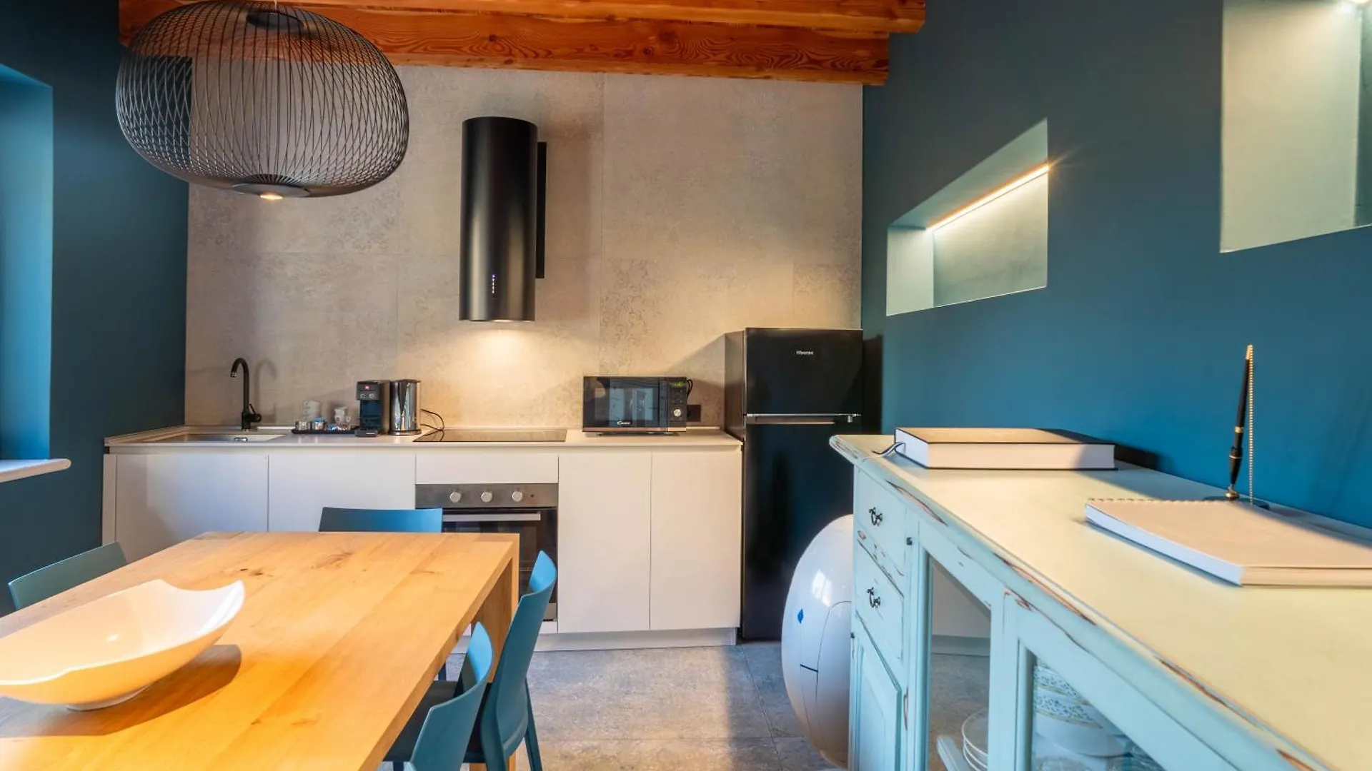 Guest house Borgoluna Luxury Holiday House San Felice del Benaco Italy