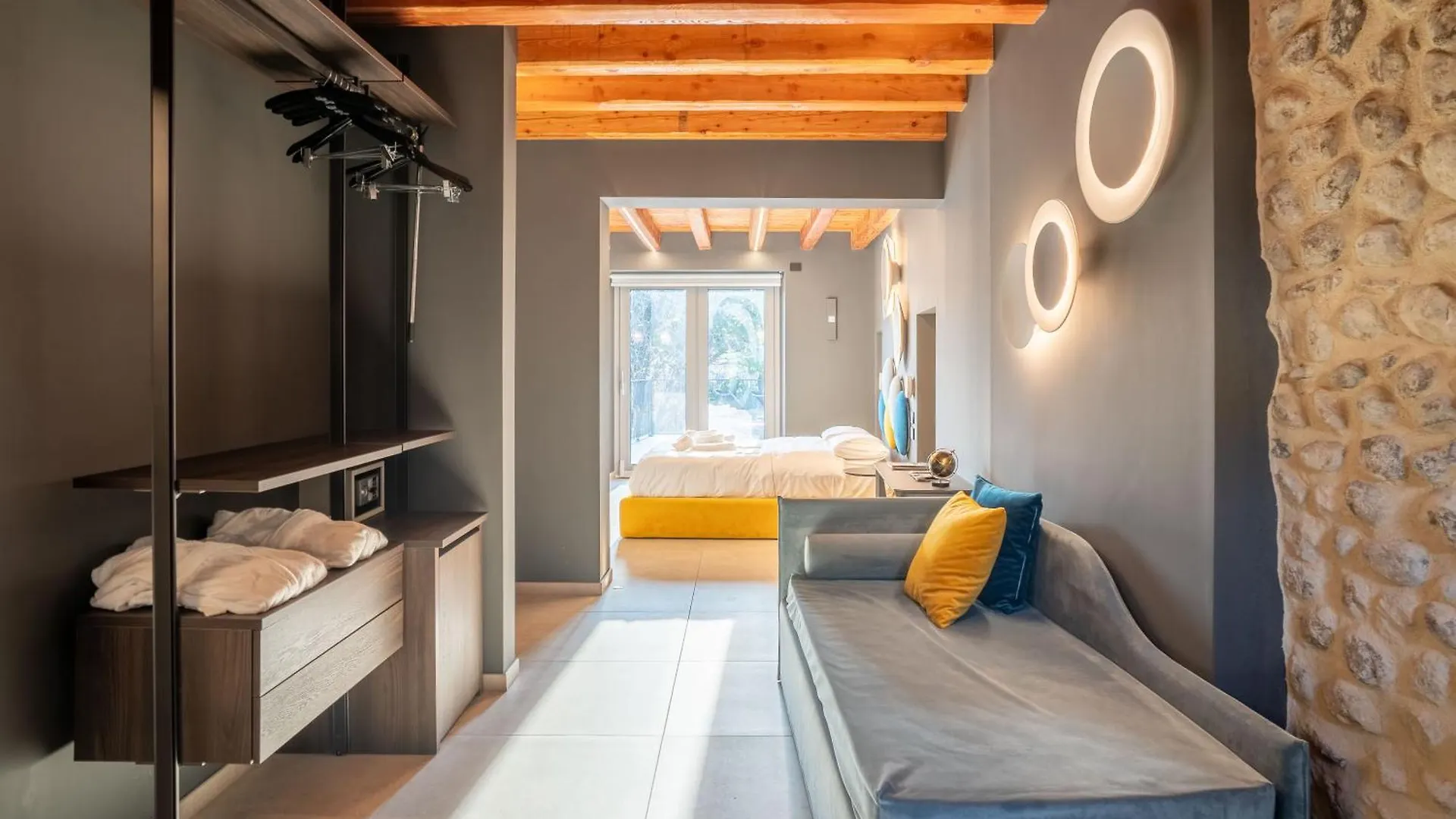 Guest house Borgoluna Luxury Holiday House San Felice del Benaco Italy